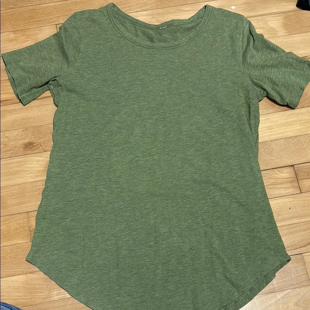 Lululemon workout tee